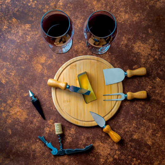 Kit Queijo e Vinho com Espaço Para Garrafa Personalizado 