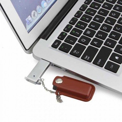 Pen Drive com Capa em Couro 32GB Personalizado