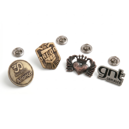 Pin Metal Baixo Relevo Personalizado
